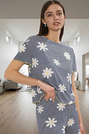 Çiçekli Desenli Rahat Viskoz Pijama Takımı Baby Overlok Detaylı Kısa Kollu Yazlık Özenle Seçilmiş