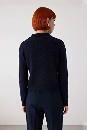 Kadın Soğuk Hava Şıklığı Polo Yaka Regular Kalıp Triko Kazak Konforlu ve Modern Görünüm Sağlar