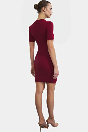 Yazlık Kısa Elbise Örme Kumaş Bodycon Kesim Düğme Detaylı Rahat Ve Şık Modern Stil