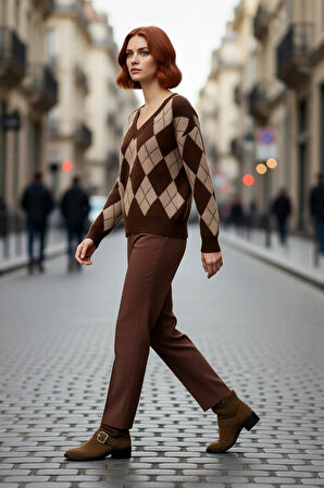 Kadın Ekru Gri Baklava Desen V Yaka Oversize Triko Kazak Kış Sezonu Günlük Stilinize Sıcak Dokunuş