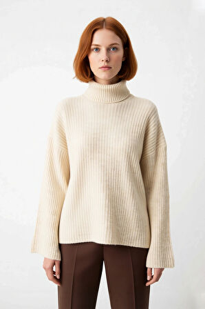 Kadın Oversize Düşük Kollu Balıkçı Yaka Triko Kazak Soğuk Havalarda Şıklık ve Konfor Sunar