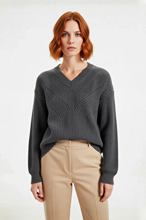 Kadın Akrilik Regular Kalıp Triko Kazak V Yaka Ajurlu Düşük Kol Kışın Günlük Kullanım İçin İdeal.