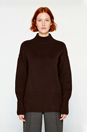 Kadın Basic Düz Desen Oversize Kesim Dik Yaka Triko Kazak Reglan Kol Kış Aylarının Konforlu Şıklığı