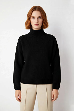 Kadın Kalın Oversize Triko Kazak Dik Yaka Detayıyla Casual Kombinlerin Vazgeçilmezi Kaliteli