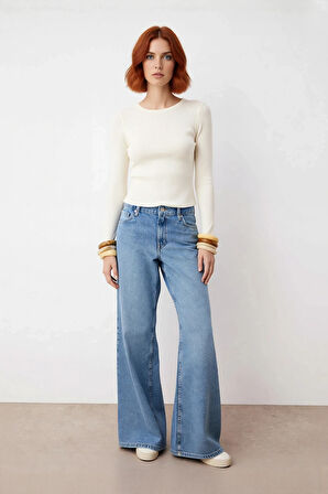 Kadın Basic Fitted Triko Kazak Bisiklet Yaka İnce Yapısıyla Sonbahar İlkbahar Şıklığı Sunar