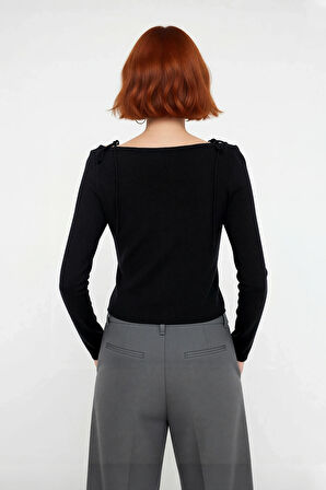 Kadın İnce Triko Hırka Siyah Fitted Kayık Yaka Crop Uzun Kollu Düşük Kol Rahat Şık Modern Basic
