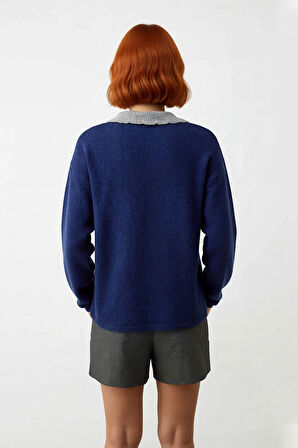 Kadın Yumuşak Dokulu Triko Kazak Oversize Kesim Polo Yaka Detaylı Kışlık Konforlu Giyim Ürünü