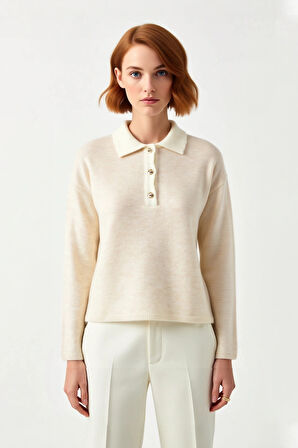 Kadın Yumuşak Dokulu Triko Kazak Oversize Kesim Polo Yaka Detaylı Kışlık Konforlu Giyim Ürünü