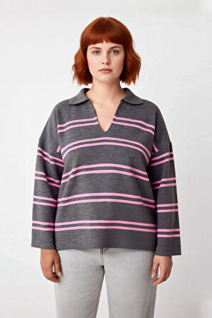 Kadın Triko Çizgili Polo Yaka Kazak Relaxed Kesimiyle Konforlu Ve Şık Bir Kış Kombini Yaratır