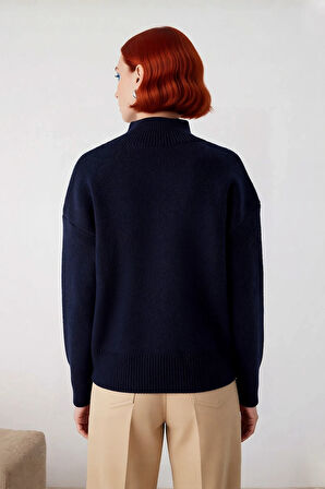 Kadın Düz Dokulu Oversize Triko Kazak Soğuk Günlerde Sıcaklık ve Rahatlığı Bir Arada Sunar