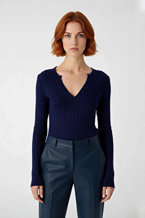 Kadın Zarif Fitilli İnce Triko Kazak Kaçık Yaka Detaylı Uzun Kollu Rahat Ve Şık İlkbahar Sonbahar