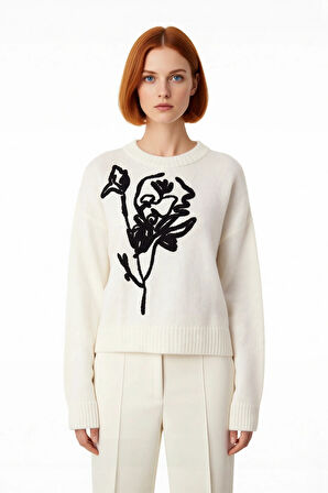 Kadın Kışlık Oversize Bisiklet Yaka Düşük Kol Triko Kazak İşlemeli Detaylarıyla Modern Şıklık