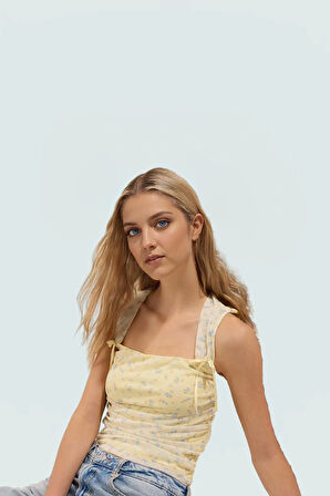 Basic Crop Bluz Örme Tül Kumaş Kare Yaka Günlük Stil Modern Konforlu Kesim Seçkin Malzeme