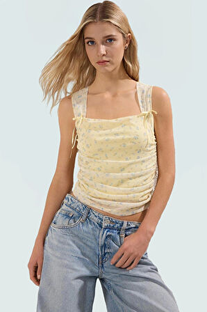 Basic Crop Bluz Örme Tül Kumaş Kare Yaka Günlük Stil Modern Konforlu Kesim Seçkin Malzeme