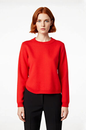 Kadın Regular Boy Orta Kalınlıkta Rahat Oversize Triko Kazak Şık Yan Düğme Detaylarıyla Öne Çıkıyor