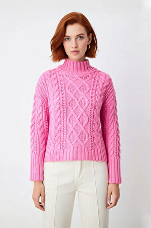 Kadın Oversize Dik Yaka Akrilik Saç Örgü Triko Kazak Kış Kombinlerine Modern Rahatlık Katıyor