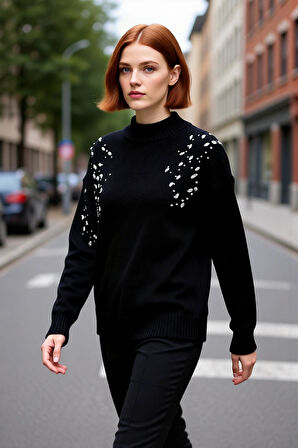 Kadın Uzun Boy Düşük Kol Dik Yaka Triko Kazak İşlemeli Tasarımıyla Soğuk Günlerin Vazgeçilmezi