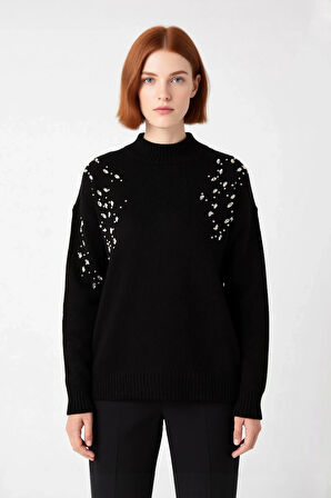 Kadın Uzun Boy Düşük Kol Dik Yaka Triko Kazak İşlemeli Tasarımıyla Soğuk Günlerin Vazgeçilmezi