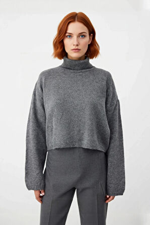 Kadın Oversize Balıkçı Yaka Düşük Kol Triko Kazak Süper Crop Boy Kışlık Rahat Ve Şık Tasarım