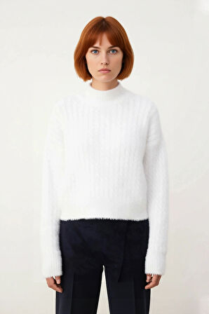 Modern Kadın Ekru Regular Kalıp Düşük Kol Dik Yaka Crop Triko Kazak Saç Örgü Detaylı Günlük Şıklık