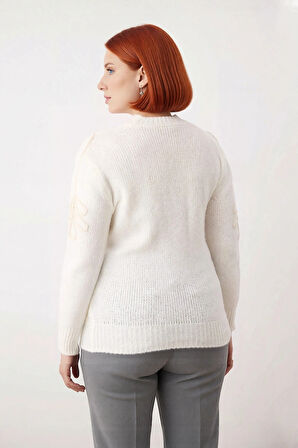 Kadın Ekru Bisiklet Yaka Uzun Kollu Triko Kazak Çiçek Nakış Detaylı Regular Kalıp Kış Kombinleri