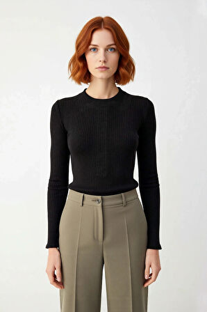 Kadın Uzun Kollu Polo Yaka Triko Kazak Fitted Kesim Cool ve Konforlu Günlük Şıklık Sunar Kaliteli