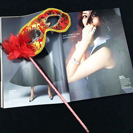 Lüks Taşlı Saplı Maskeli Balo Maskesi Kırmızı 35 cm Parti ve Kostüm Aksesuarı