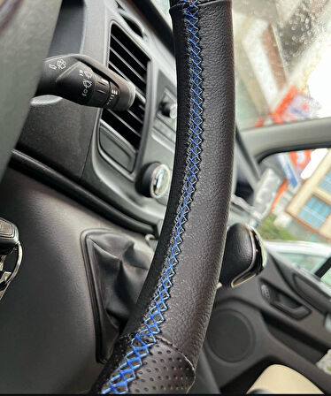 FORD FOCUS 4 ARACA ÖZEL DİKMELİ DİREKSİYON KILIFI(MAVİ İPLİ)