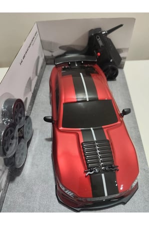 1:16 Ölçek 2.4Ghz Uzaktan Kumandalı Full Fonksiyon Şarjlı Ford Mustang Görünümlü Drift Araba