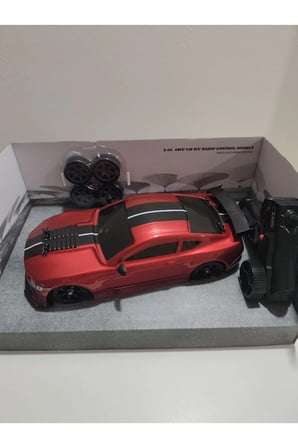 1:16 Ölçek 2.4Ghz Uzaktan Kumandalı Full Fonksiyon Şarjlı Ford Mustang Görünümlü Drift Araba