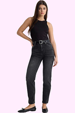 Kadın Mom Jean Pantolon Rahat Kesim Denim Kumaş Günlük Kullanım Yaz Aylarının Vazgeçilmezi