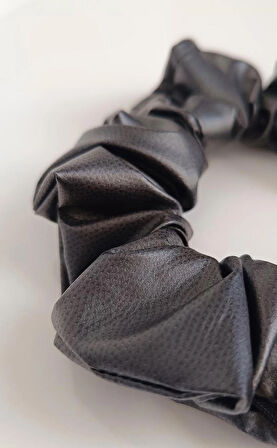 2 ADET FERMUARLI SUNİ DERİ LASTİKLİ TOKA 