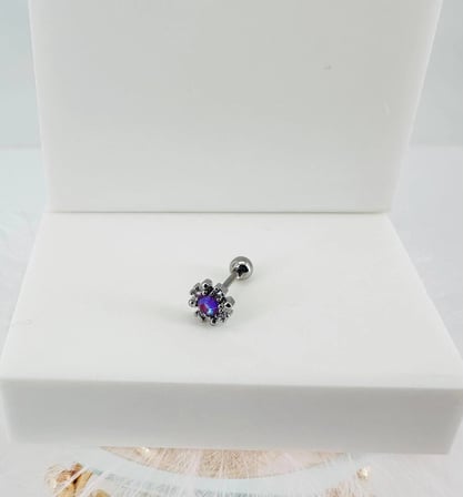 Rodyum Zirkon Taşlı Uç Kısmı : Pirinç Kıkırdak Bar Uzunluğu : 6 Mm / Bar Kalınlığı 0.8 Mm / Top Boyu 3 Mm - Pt0038