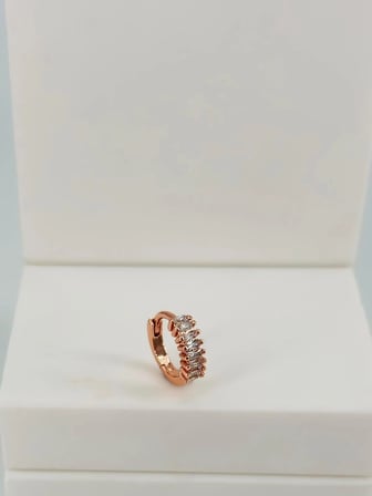 Rose Zirkon Taşlı Uç Kısmı : Pirinç Kıkırdak Bar Uzunluğu : 6 Mm / Bar Kalınlığı 0.8 Mm / Top Boyu 3 Mm / Çap 8 Mm - Pt0078-2