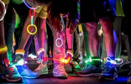 Karanlıkta Yanan Parlayan Fosforlu Glow Stick Çubuk Bileklik 50 Adet