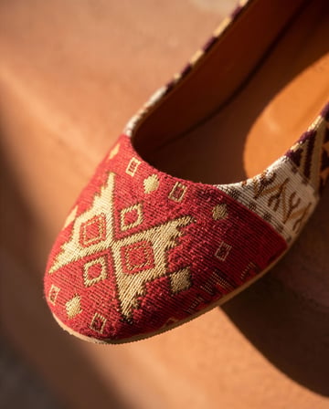 VITTORIA Hakiki Deri Etnik Desenli Kadın Kırmızı Kilim Desenli Babet