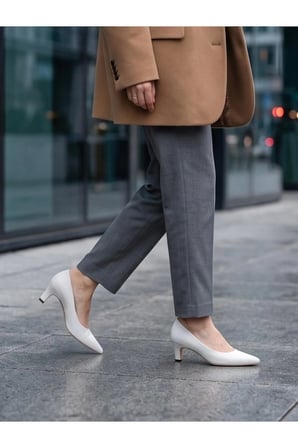 ROWAN Beyaz Hakiki Deri Stiletto Kısa Topuklu Ayakkabı
