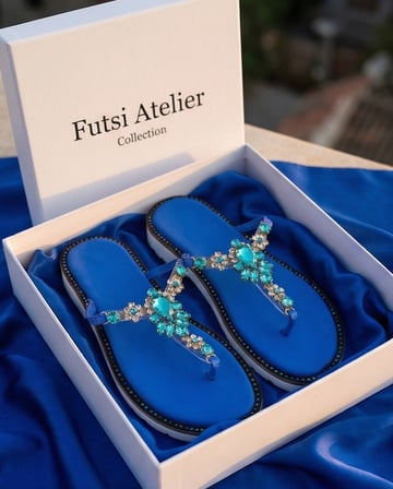 JULIETTE Mavi Hakiki Deri Taş İşlemeli Parmak Arası Kadın Terlik