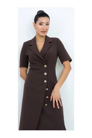 Blazer Yaka Düğme Detaylı Midi Elbise