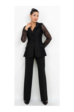 Dantel Detaylı Blazer Takım