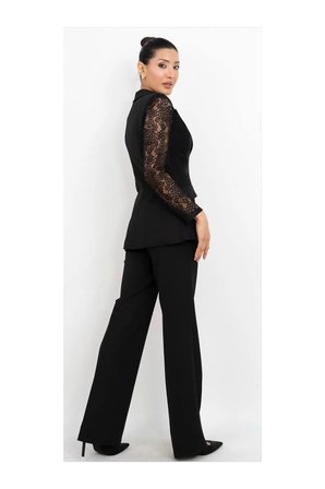 Dantel Detaylı Blazer Takım