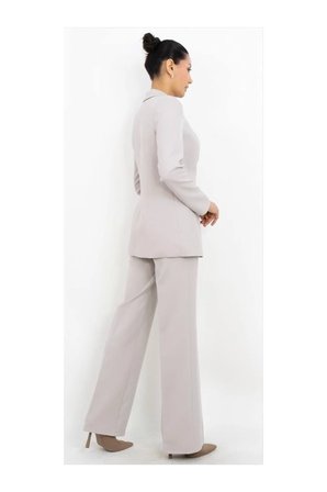 Gold Aksesuar Detaylı Blazer Ceket Pantolon Takım