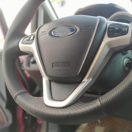 Ford Fiesta 2009-2015 Araca Özel Direksiyon Kılıfı (Karbon Noktalı)