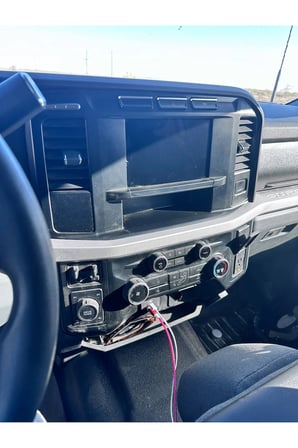 Ford F-250 orta konsol tepsi aparatı