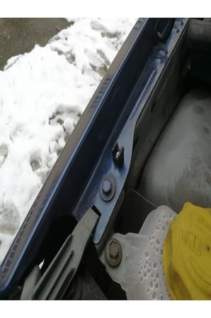 Ford Fiesta MK5 Facelift Kaput tutucu klipsleri (2li set)