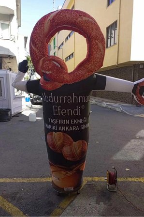 KİŞİYE ÖZEL TASARIM VE BASKILAR İLE 3 METRE BOYUNDA MDF ALT TABLA REKLAM BALONU