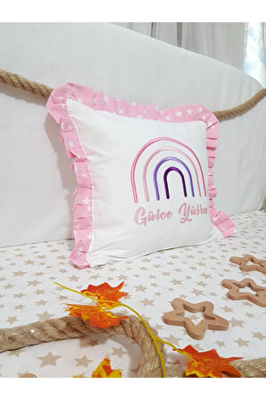 Nakışlı Kırlent Bebek İsimli 40x40 Cm İçi Dolgulu Fırfırlı Kırlent