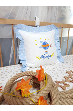 Nakışlı Kırlent Bebek İsimli 40x40 Cm İçi Dolgulu Fırfırlı Kırlent