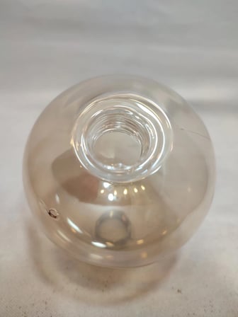 (G.9) AMPULE GÖRE,GLOB AVİZE CAMI.BAL RENKTE (Çapı:10.00 cm) KÜRE.Kendinden dişli