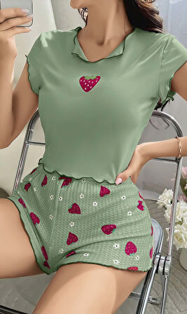 Kadın Yeşil Çilek Desenli Askılı Şortlu Pijama Takım